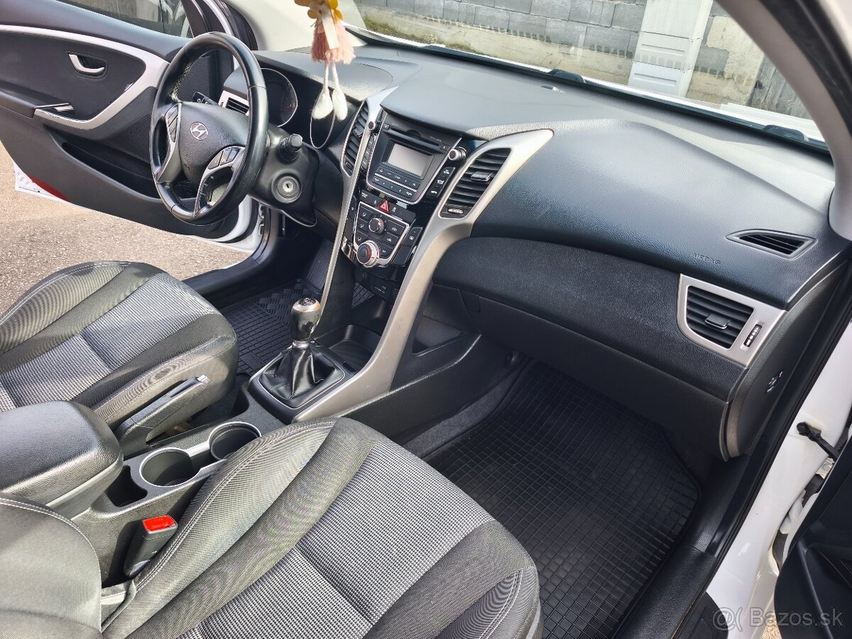 Hyundai i30 II facelift 1.6 CRDi Combi - 8