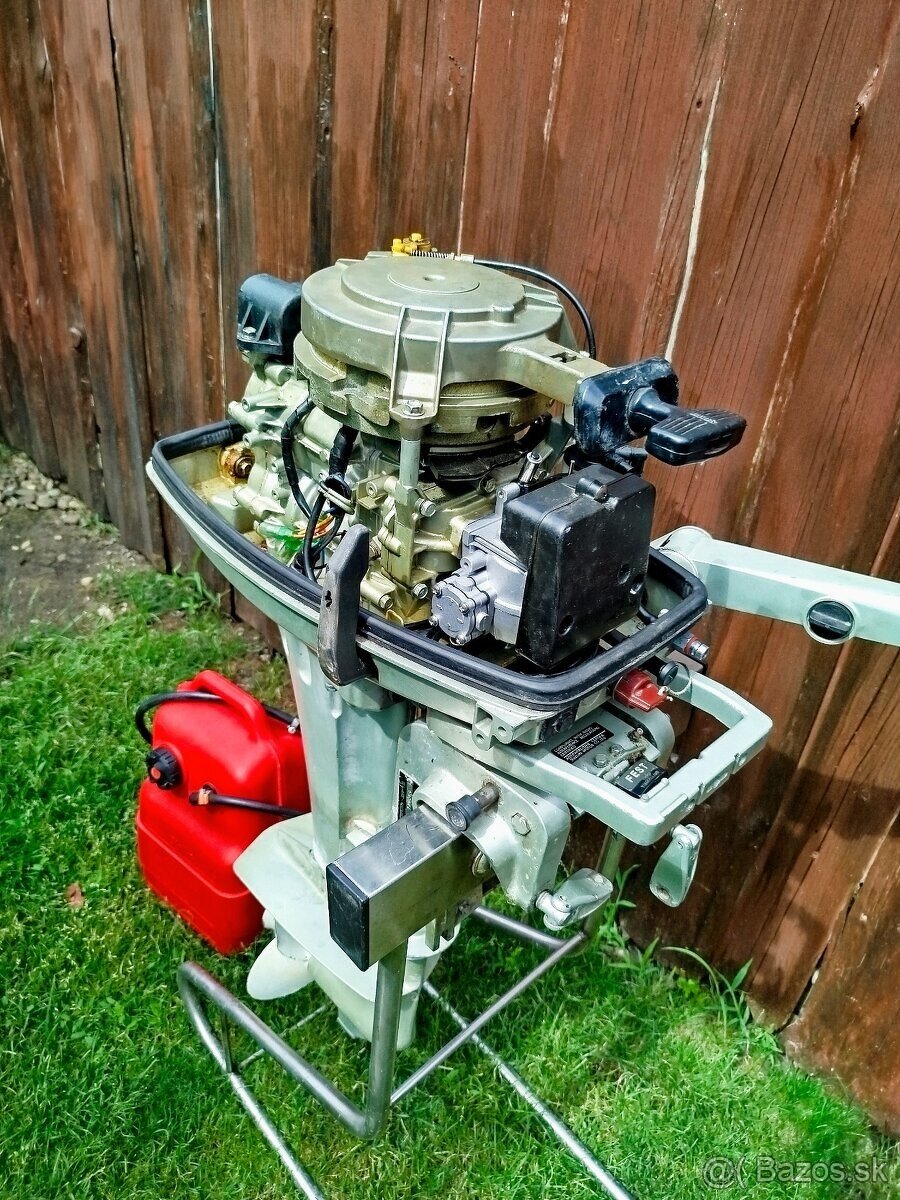 ZÁVESNÝ LODNÝ MOTOR SUZUKI DT 15 - 8