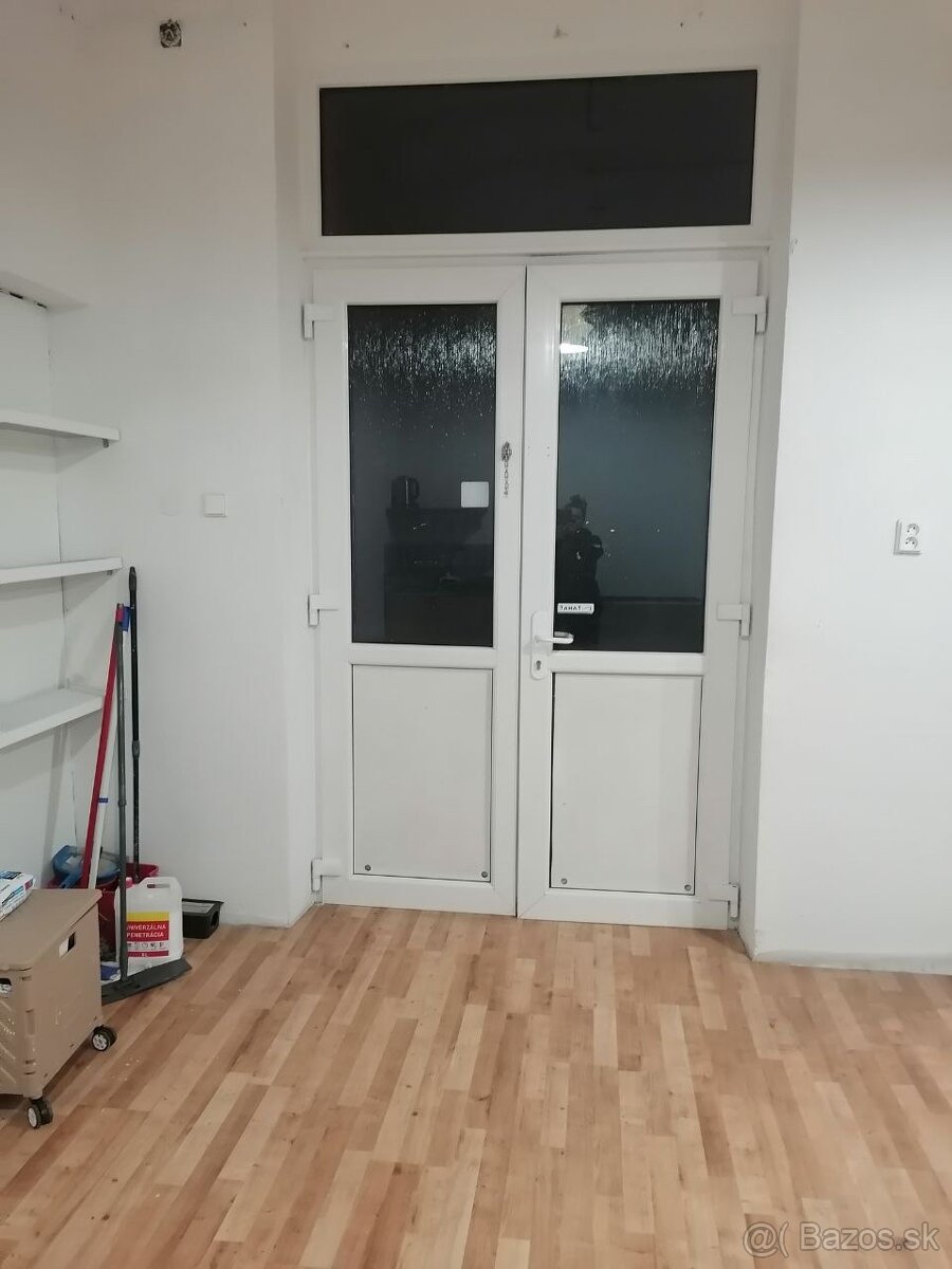 na predaj nebytový komerčný priestor - Handová - 8