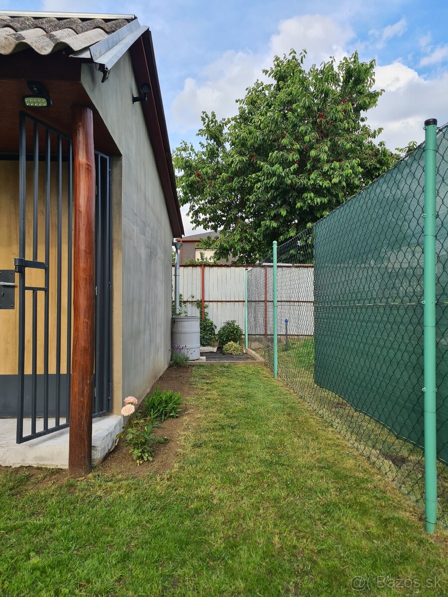 Záhrada v tichej časti Serede - 8