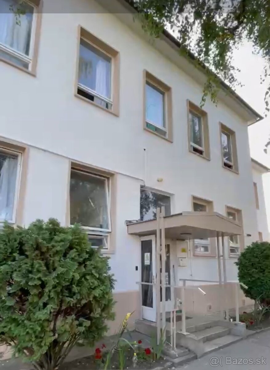 Ubytovacie zariadenie pre 80 osôb - 27 minút od Bratislavy - 8