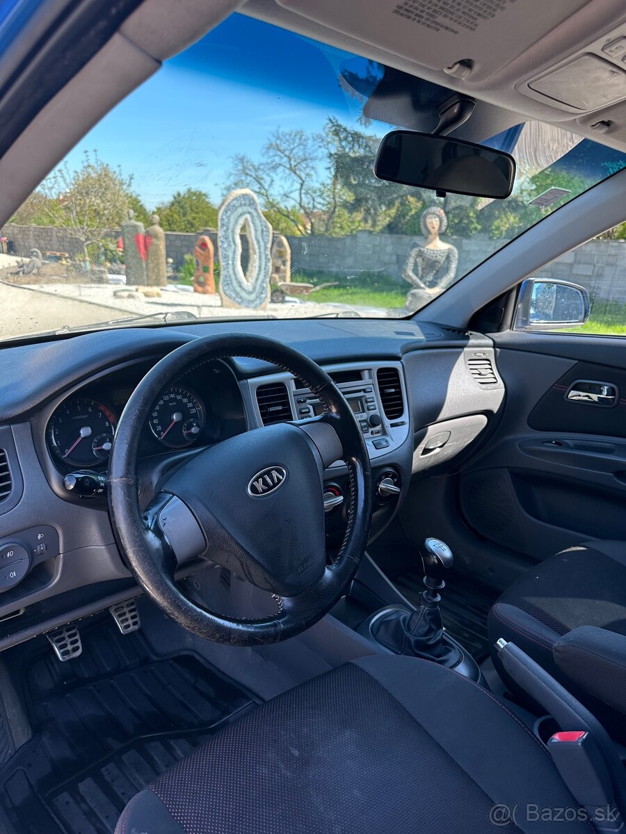 KIA Rio - 8