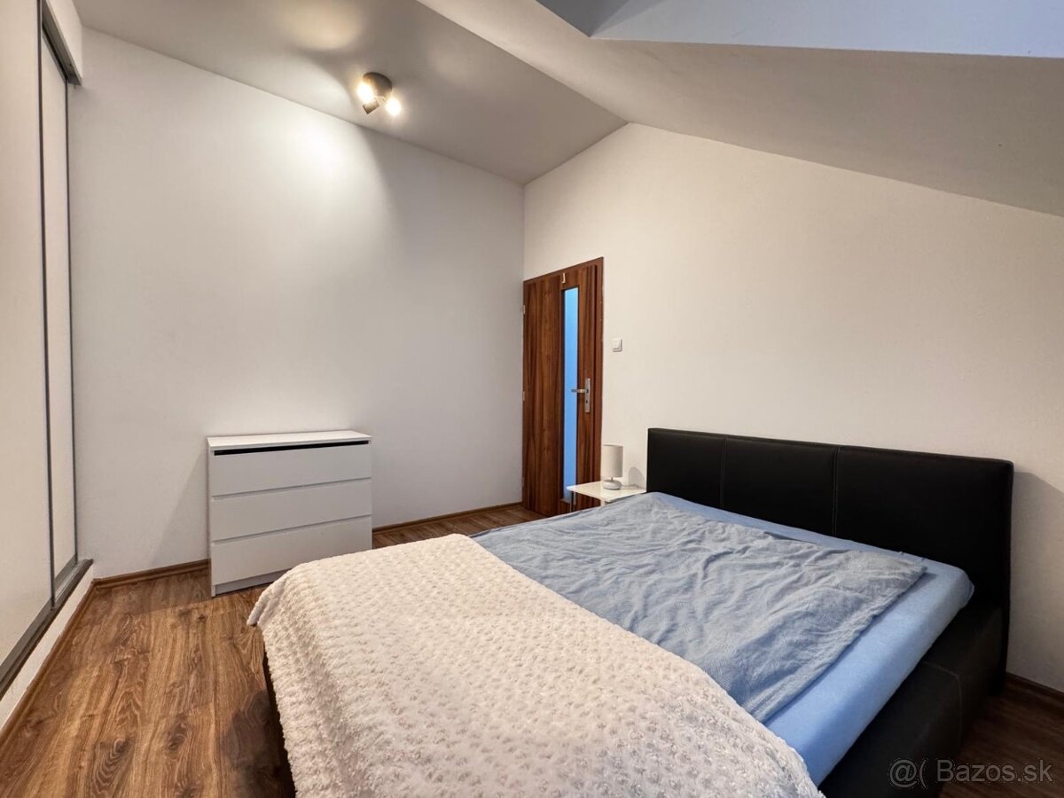 NA PRENÁJOM ELEGANTNÝ PODKROVNÝ 3-IZBOVÝ BYT V CENTRE MESTA - 8