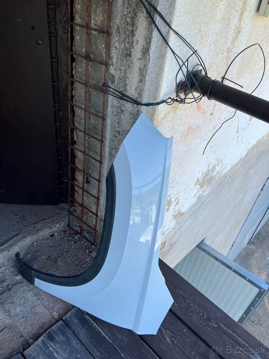 predni levy bily blatnik SKODA Karoq - 8