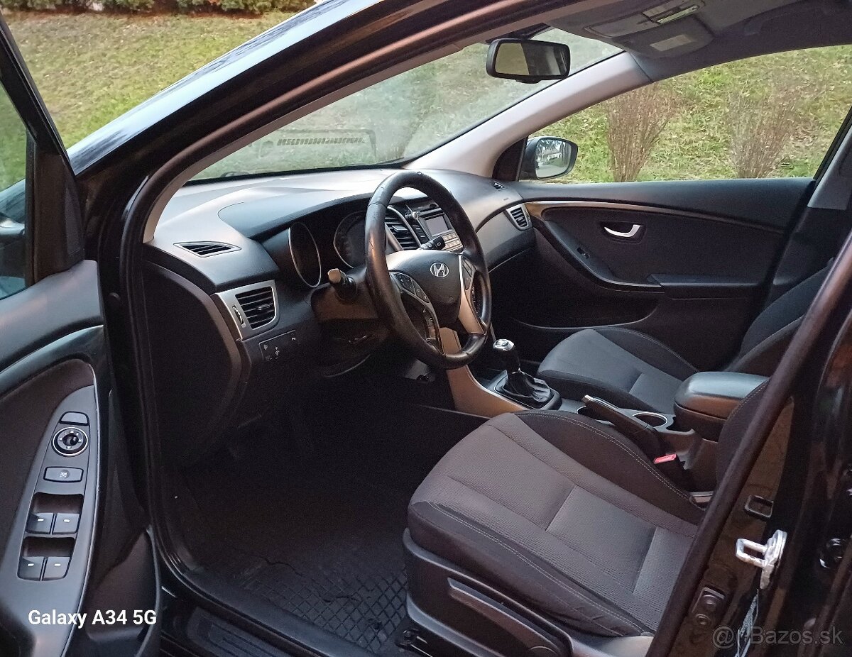 Hyundai I30CW Combi 1.6CRDi 81Kw 110PS Style M6 R.v.12/2015 - 8