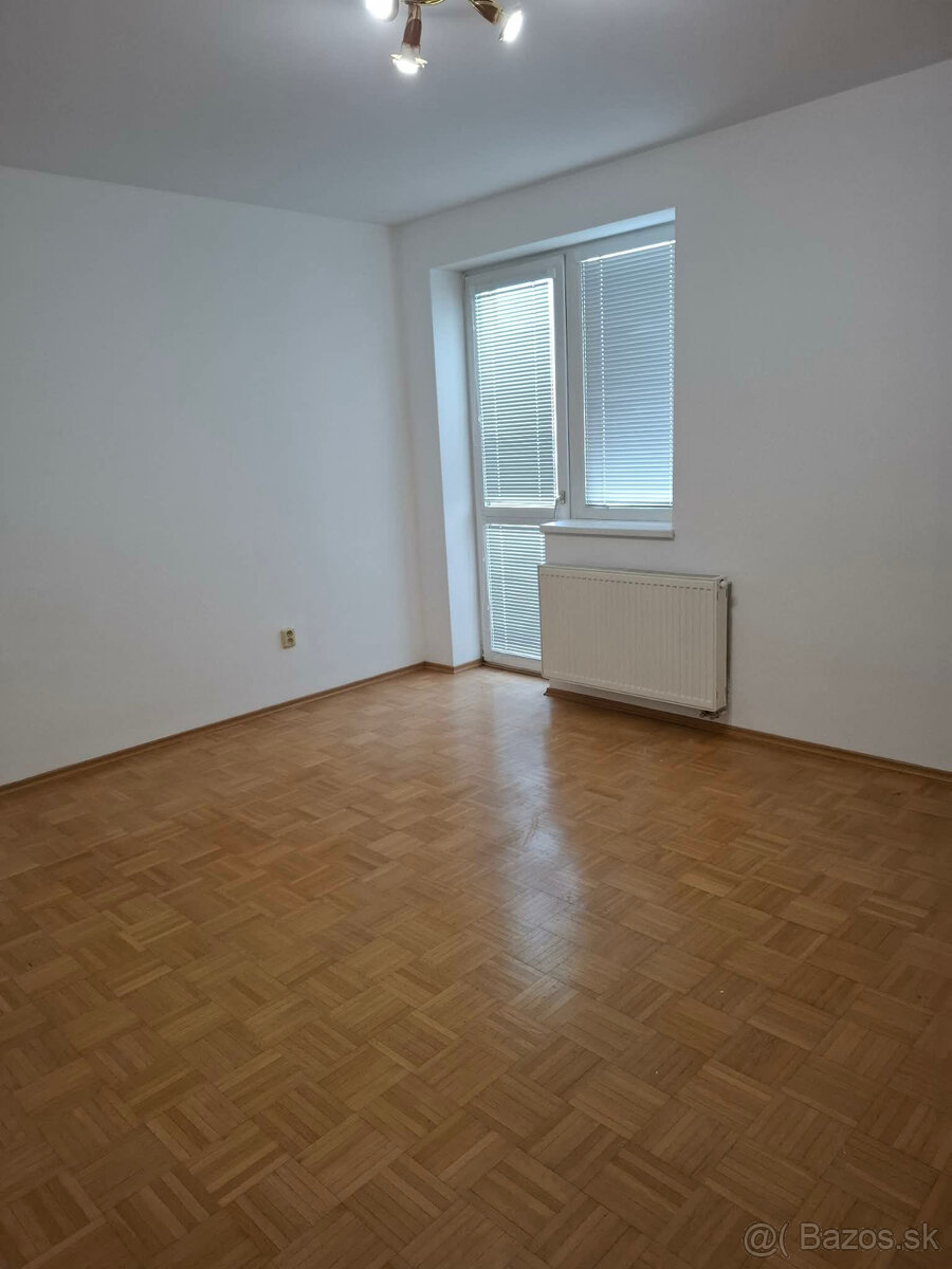 Prenájom 4 izbový byt Zlaté Moravce - 8