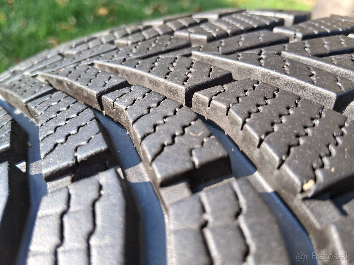 205/60 r16 zimne pneumatiky - 8
