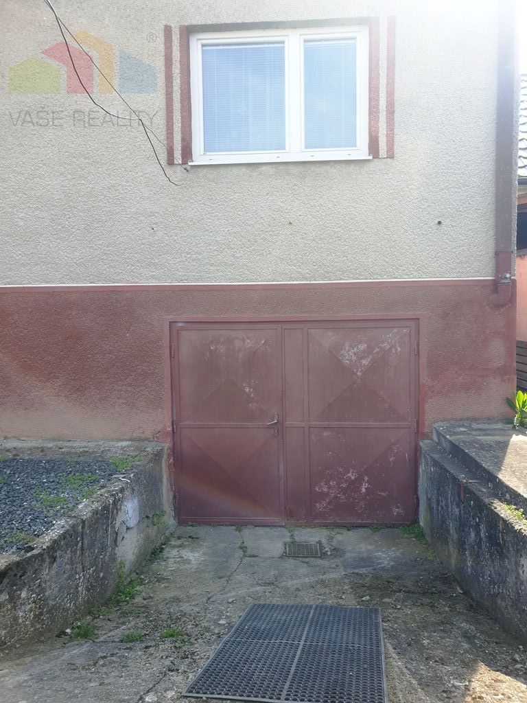 Na predaj podpivničený 2-podlažný tehlový rodinný dom o r - 8