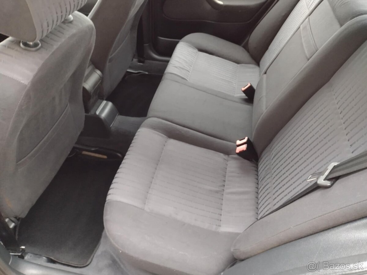 Predám Škoda Octavia 1.6i SR Elegance M5 5d S klímou - 8