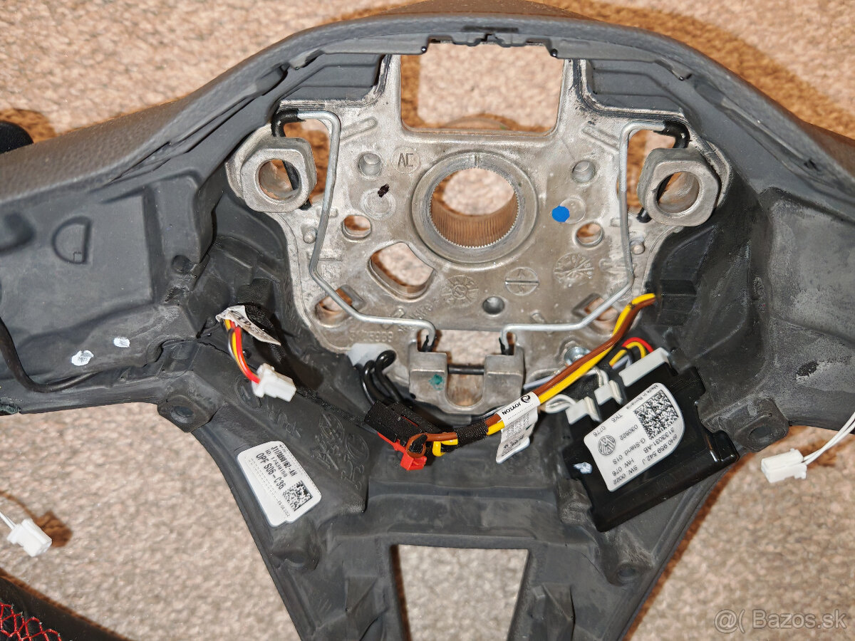 Original VW skoseny volant - 8