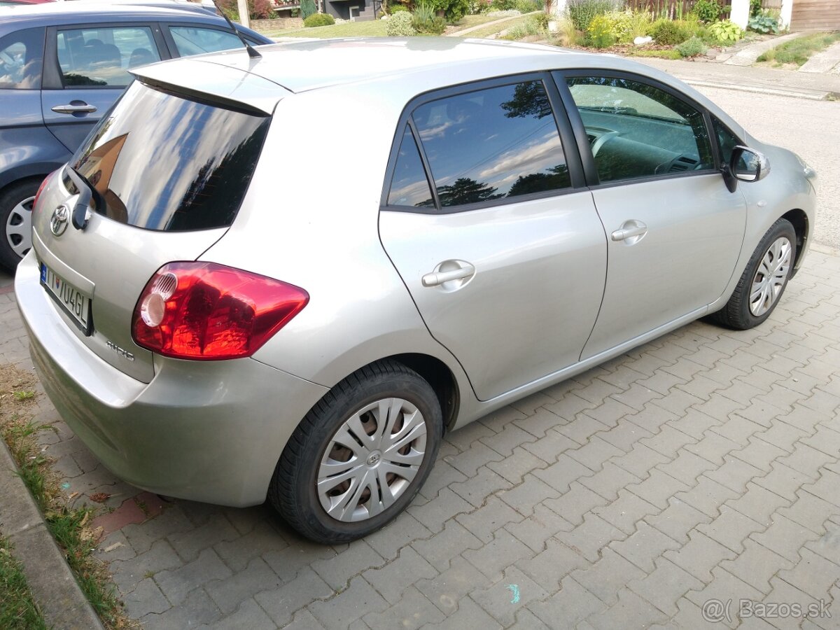 Toyota Auris 1,6 benzín - 8