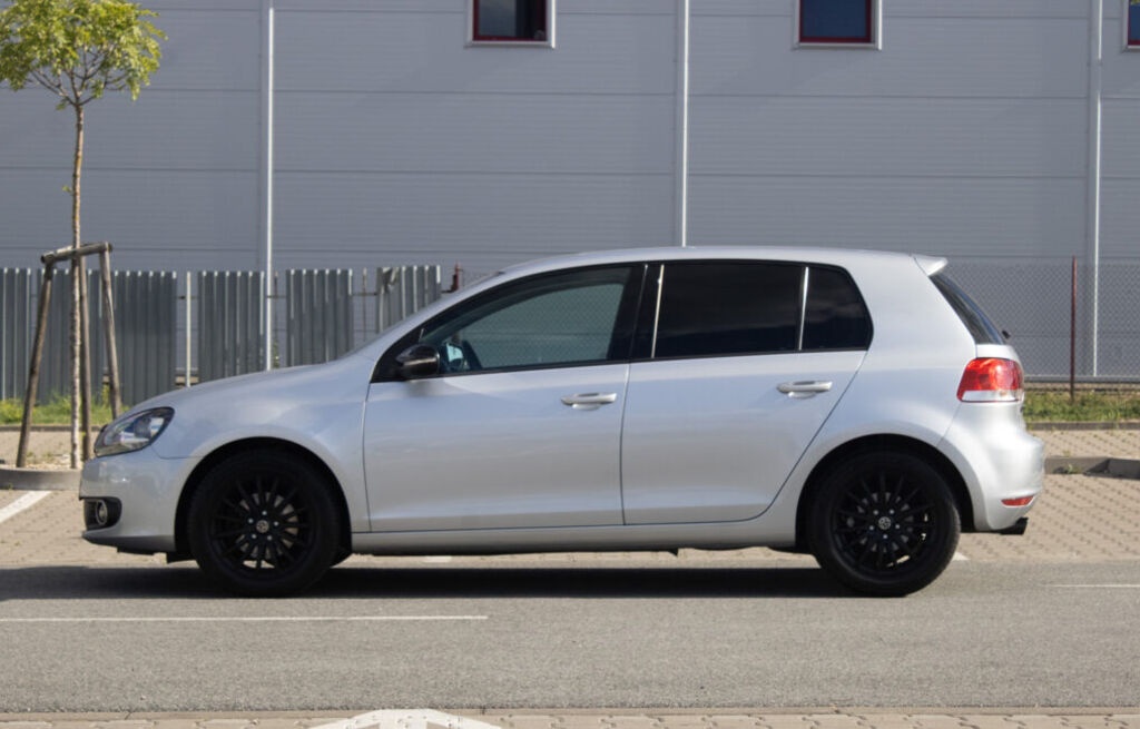 Volkswagen Golf 1.6 TDI z roku 2011 - 8