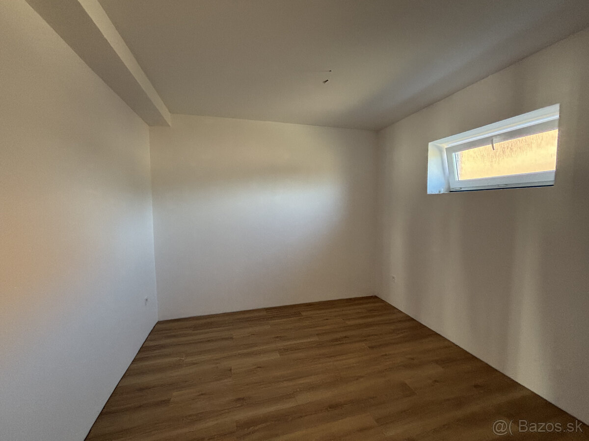 Posledný voľný samostatný byt s pozemkom a terasou, bezpečuj - 8