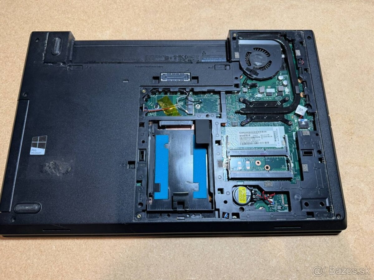 Notebook L560 na opravu alebo diely. - 8