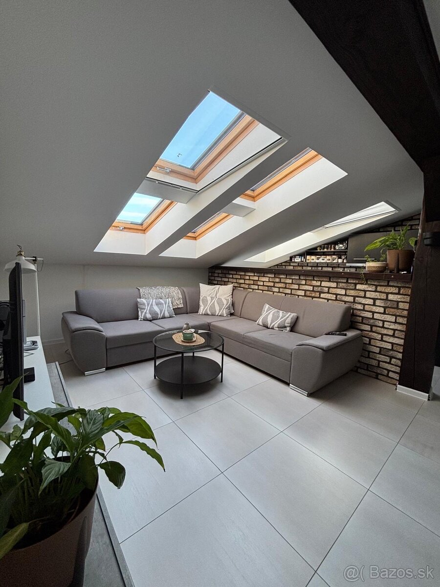 Velkometrážny slnečný byt na predaj - 8