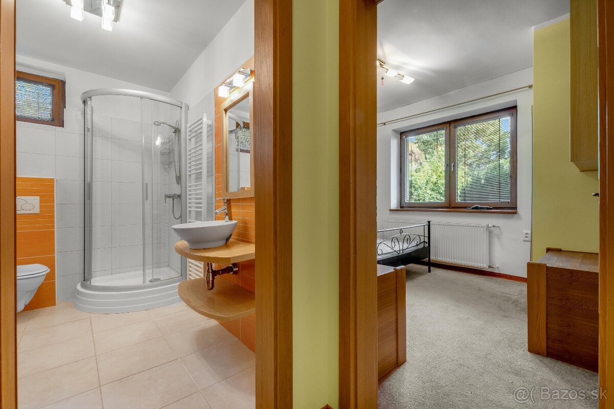 Na predaj rodinný dom Láb, veľký pozemok, tichá ulica - 8