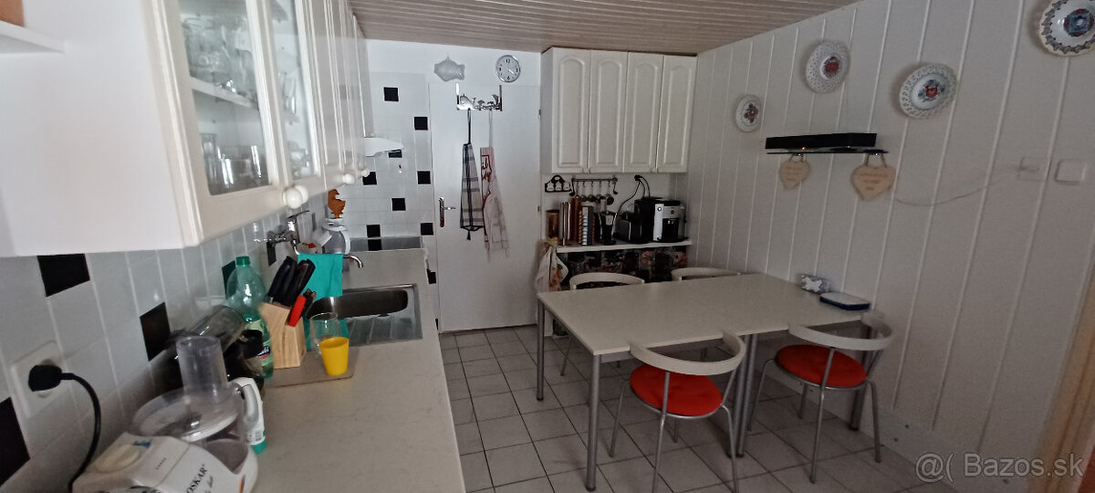 Na predaj 7. izbový dvojpodlažný rodinný dom Smolenice. - 8