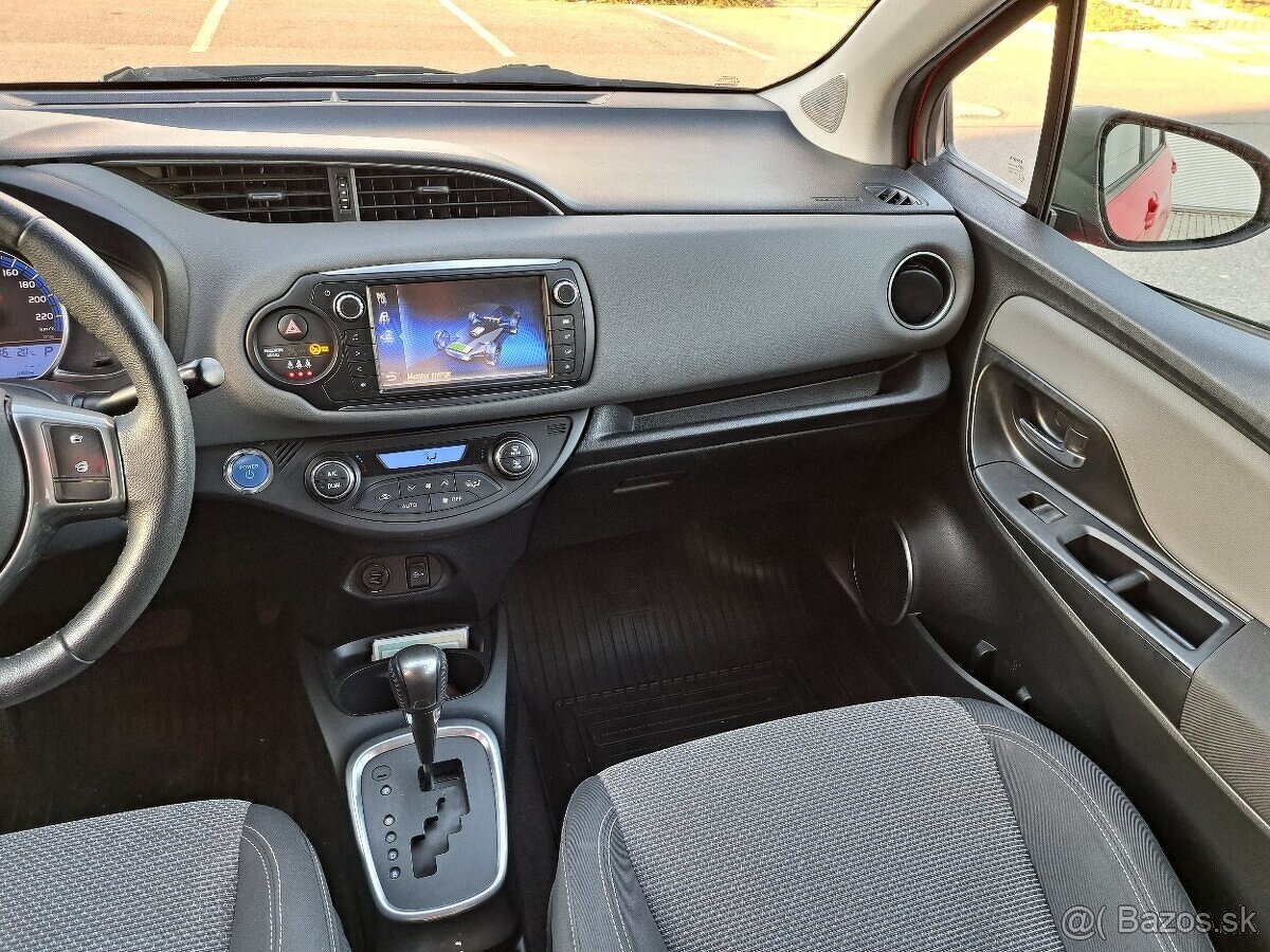 Toyota Yaris Hybrid 2015 Facelift 4-valec - 8