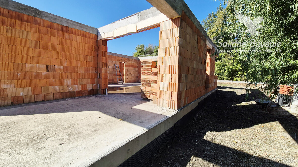 Rozostavaný 4-izbový rodinný dom v Tomášikove - 8