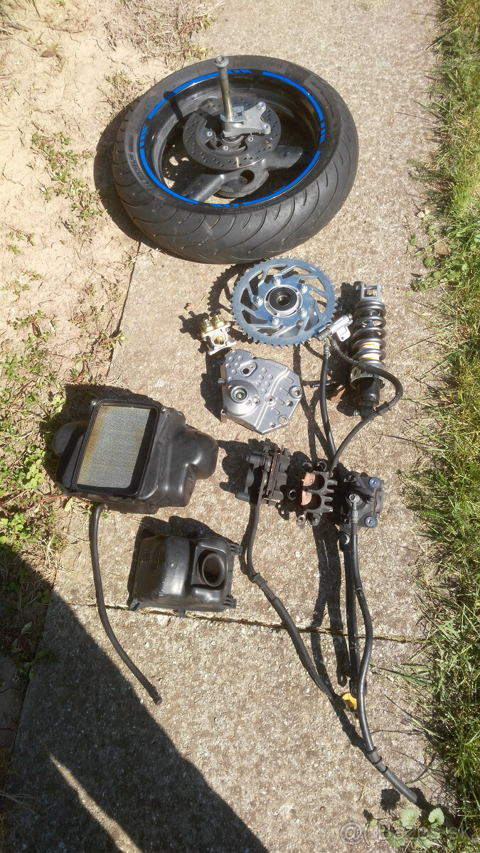 Predám diely na motocykel Suzuki Bandit 600 - 8