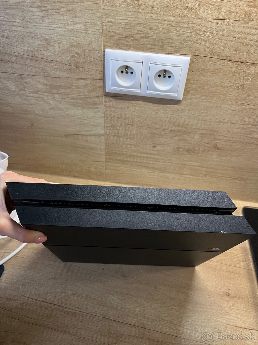 PlayStation 4 (PS4) - 8