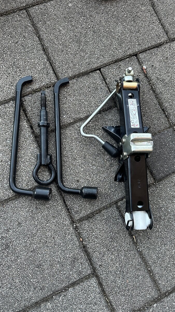 Citroën C3 2007 rezervné koleso - 8