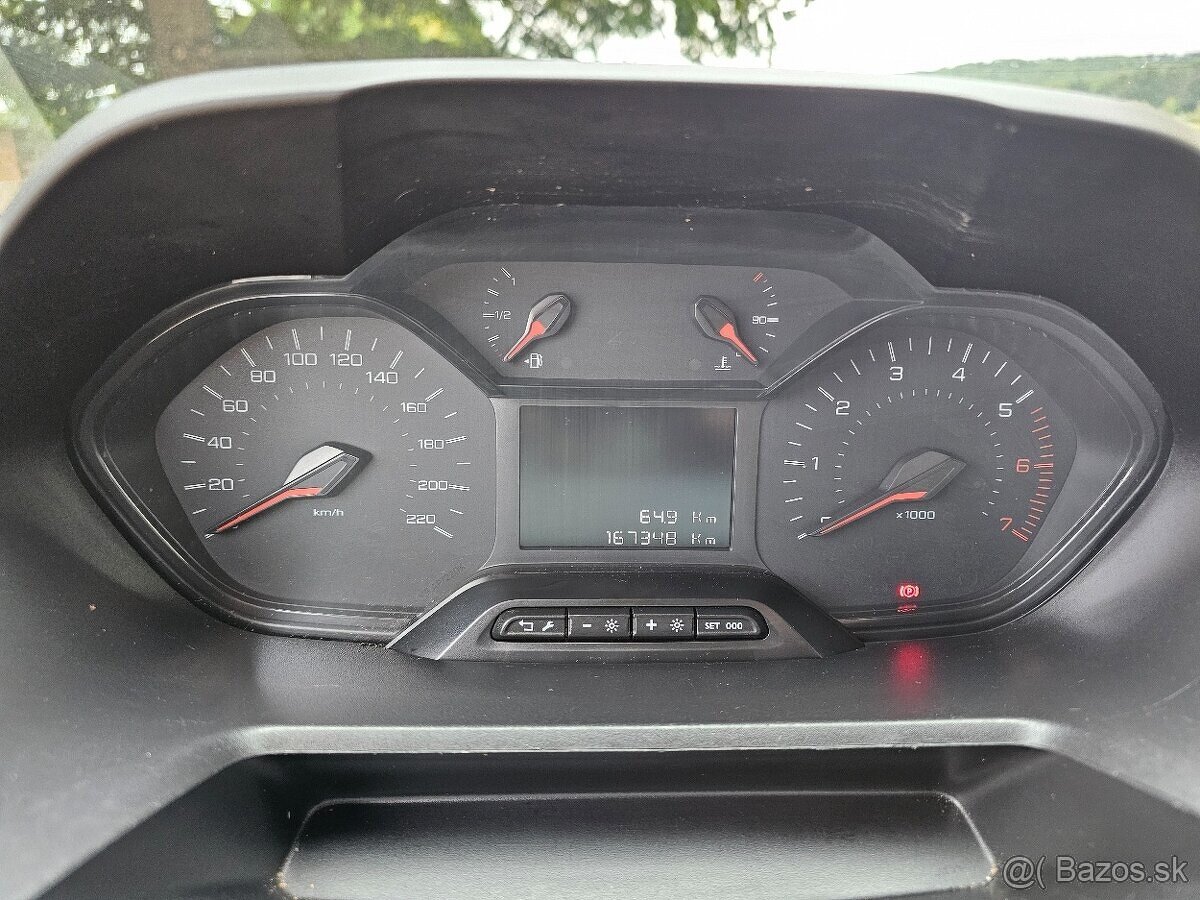 Predáme dobrého pomocníka Peugeot Partner 1,5-75kW diesel - 8