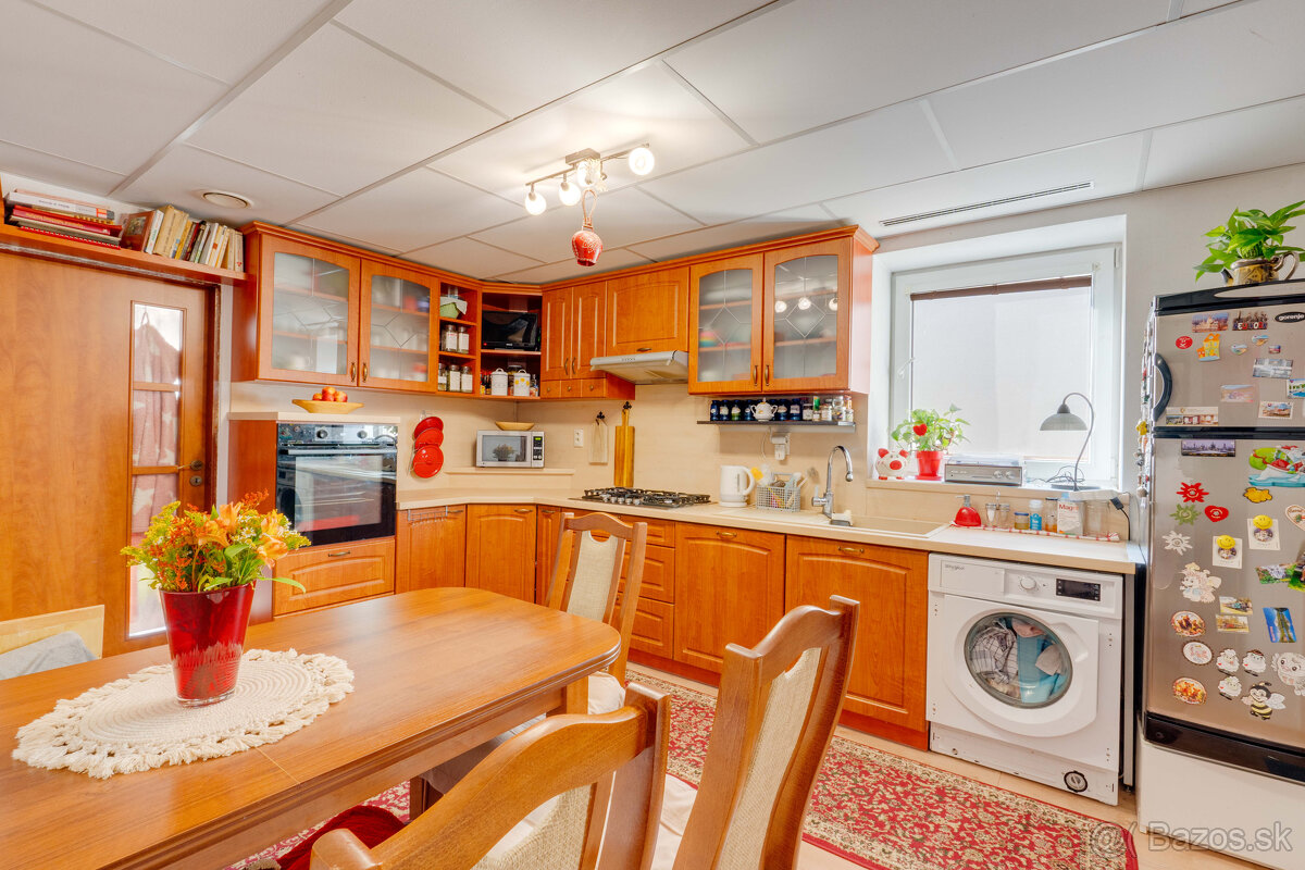 Na predaj - priestranný 3-izbový rodinný dom vo Vajnoroch - 8