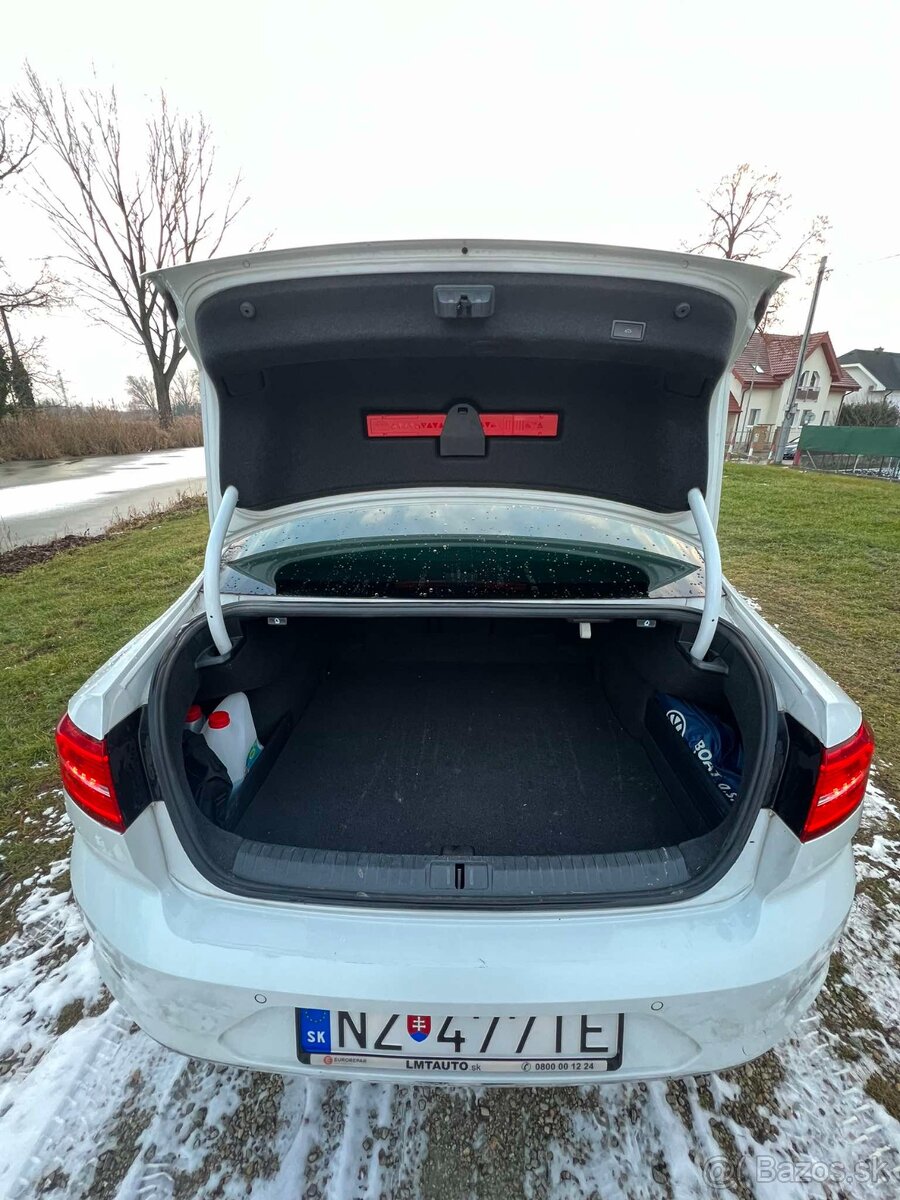 Predám VW Passat 2,0 TDI DSG,4x4 Highline - 8