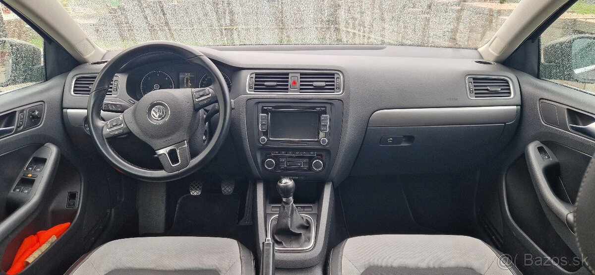 VW JETTA Highline 2,0 tdi 103kw r.v 2011 - 8