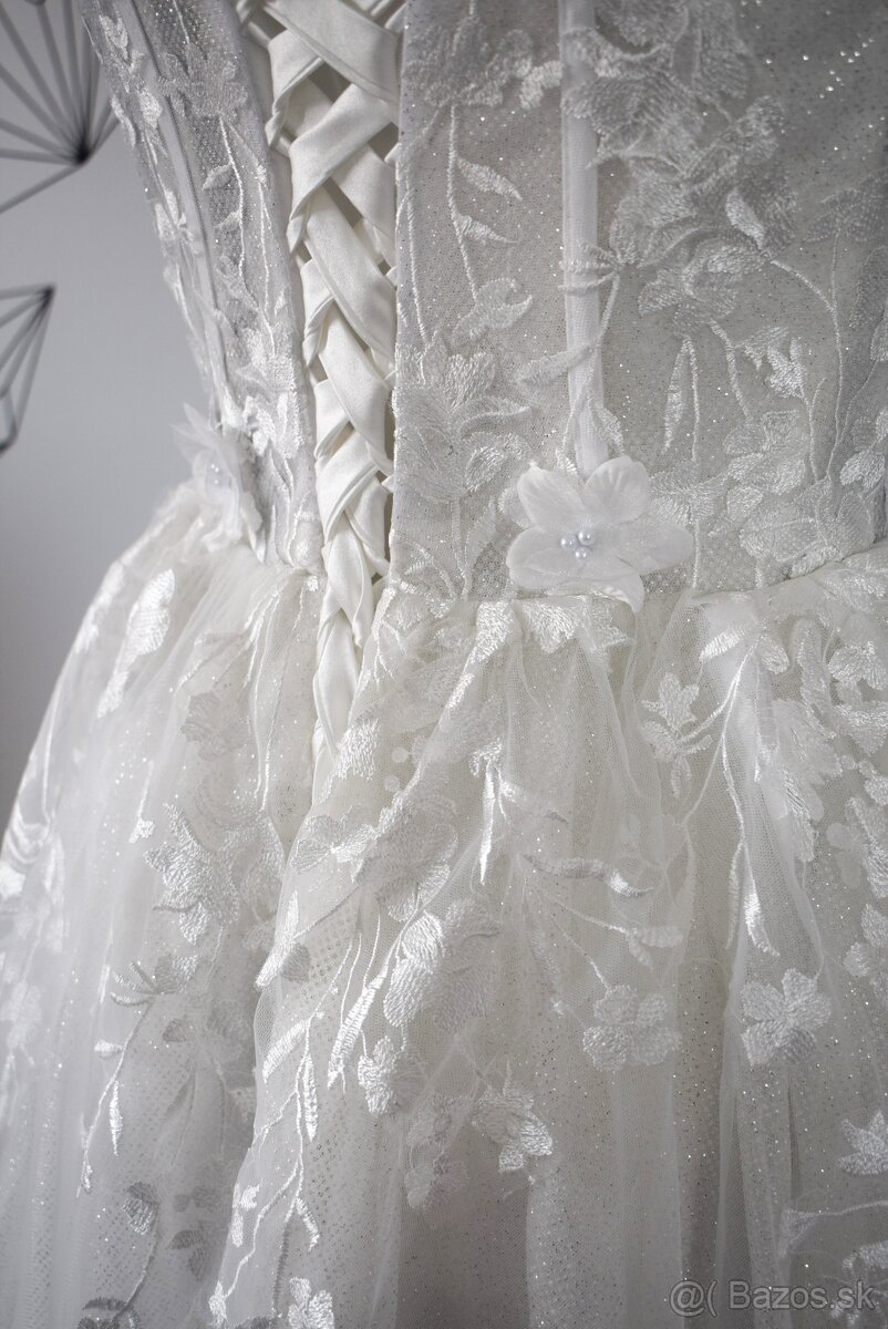 Nové krásne svadobné šaty Fragaria s odnímateľnými rukávmi - 8