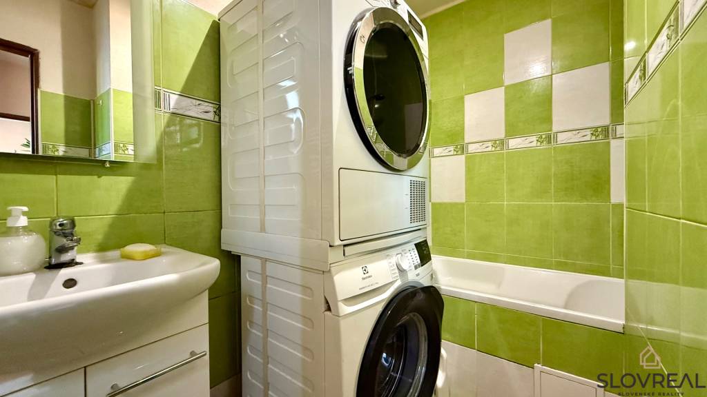 SLOVREAL - predaj 2i byt v neďaleko mesta Kremnica - 8