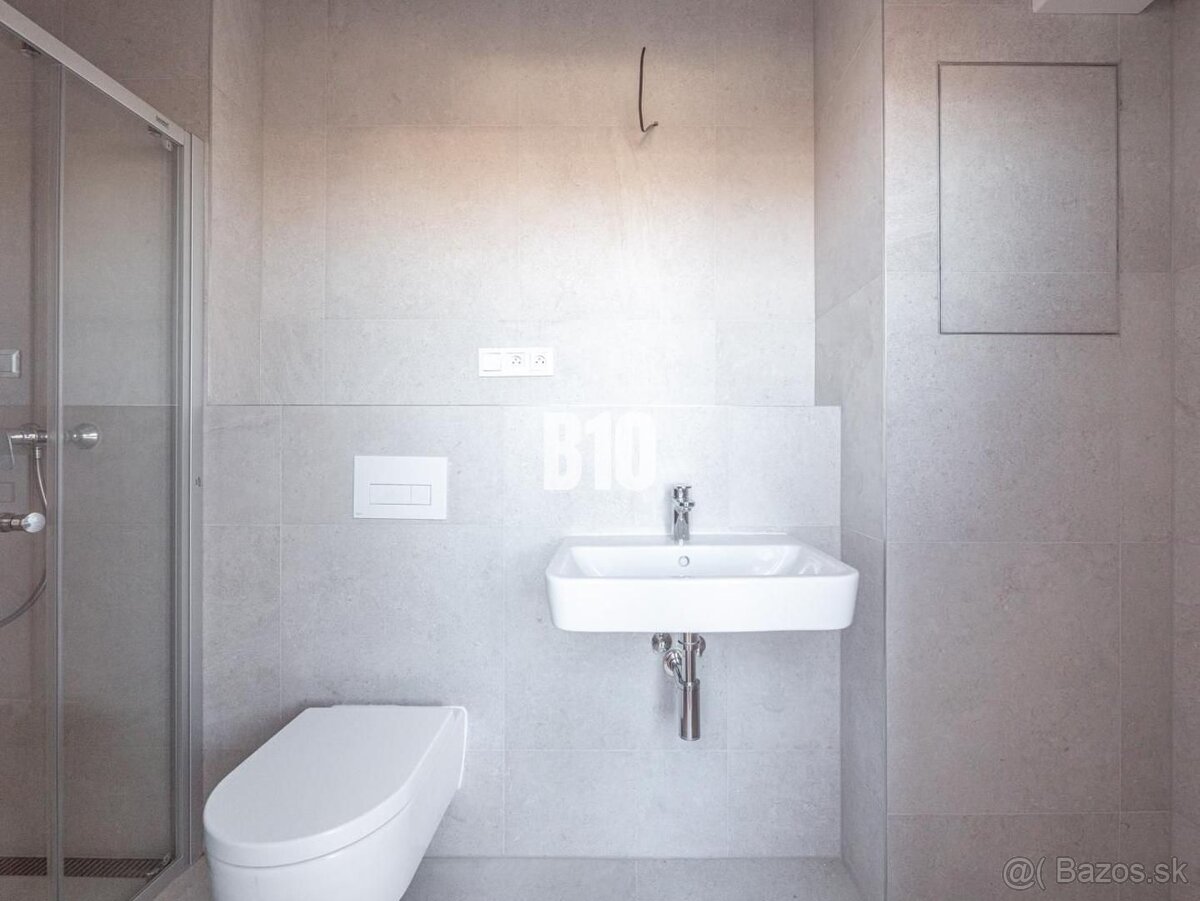 PRESVETLENÝ 2 IZBOVÝ BYT V NOVOSTAVBE S GARÁŽOVÝM PARKINGOM - 8