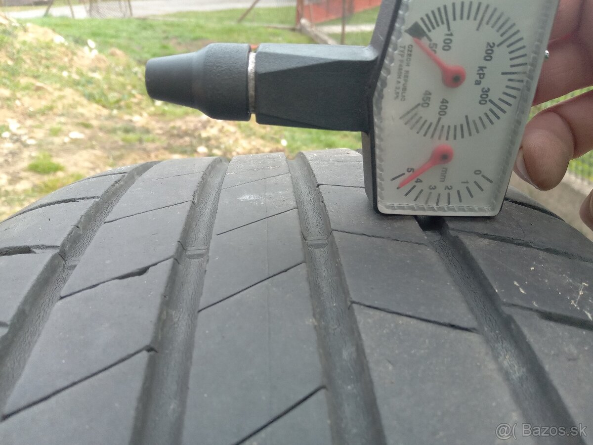 Letné pneu 235/55 r 19 - 8