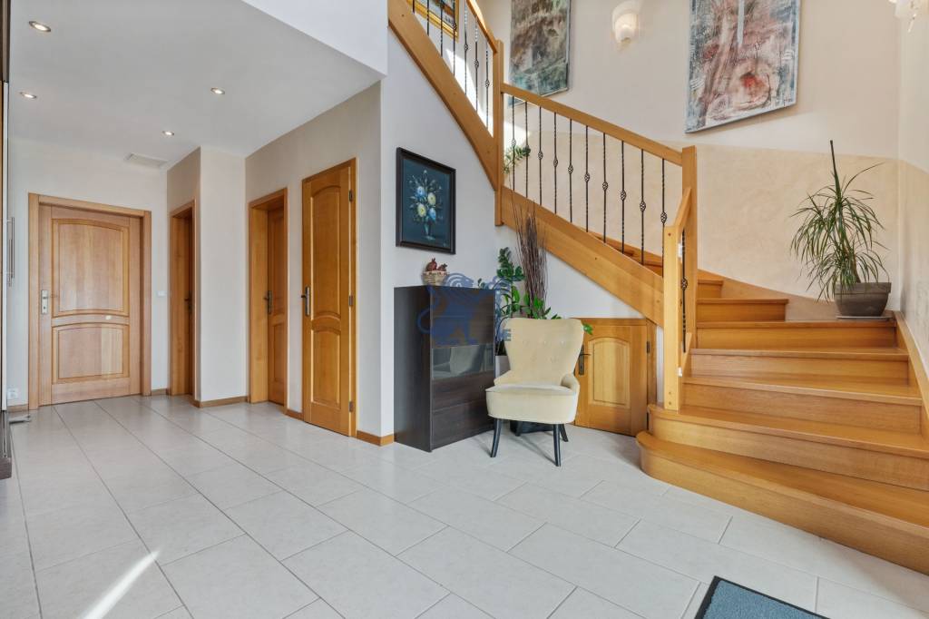 ZNÍŽENÁ CENA 6- izb. RD s bazénom v blízkosti centra BA - 8