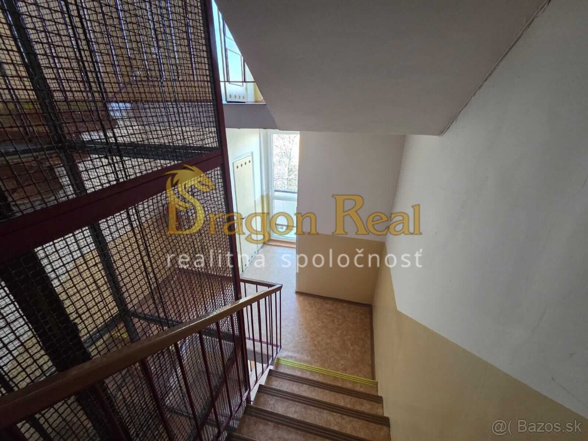 PREDAJ – Priestranný 3 izbový byt – MICHALOVCE ul.Okružná - 8