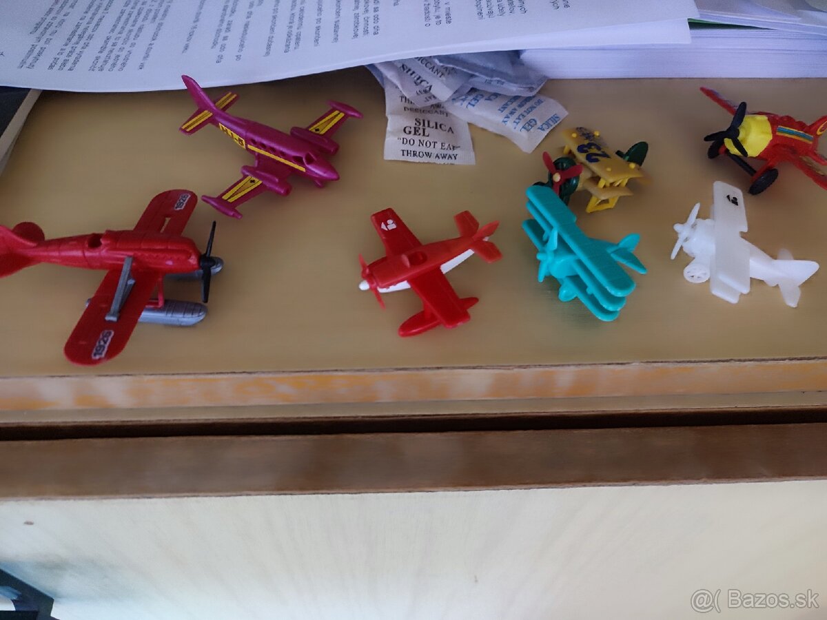 Kinder hračky 3 - 8