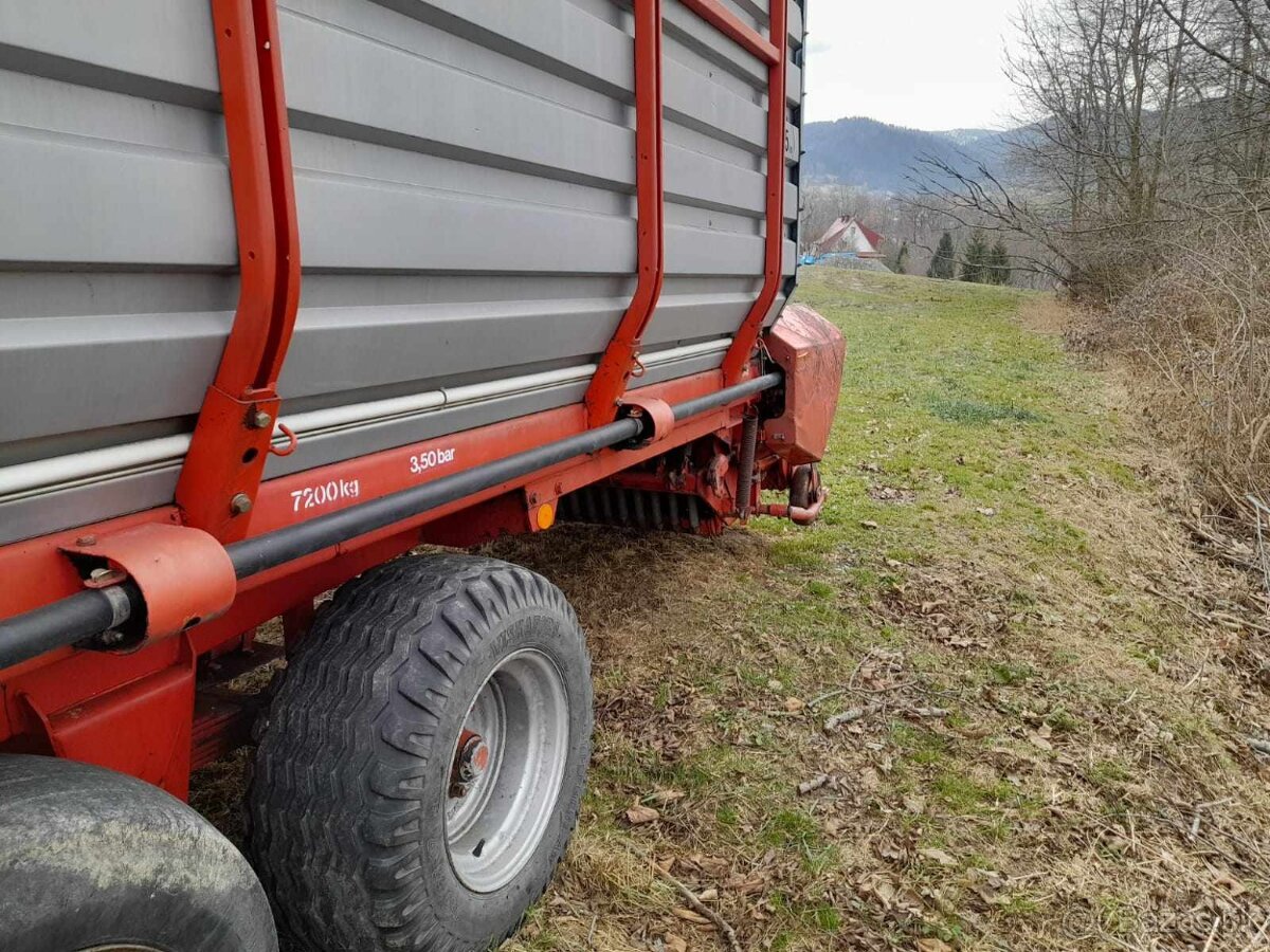 Samozberací voz Mengele na senáž . - 8