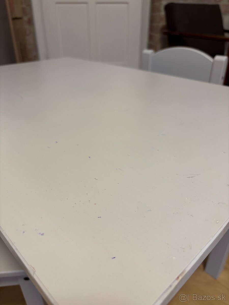 Stôl so stoličkami - 8