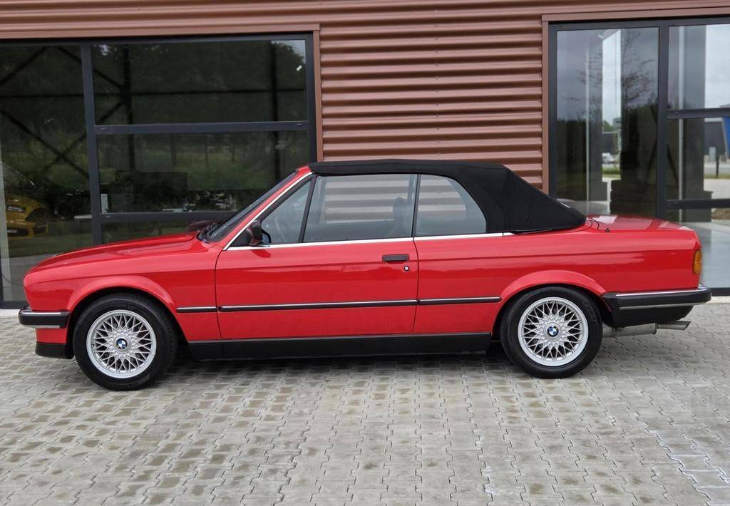 BMW 3-série Cabrio 320i (E30) z roku 1990 - 8