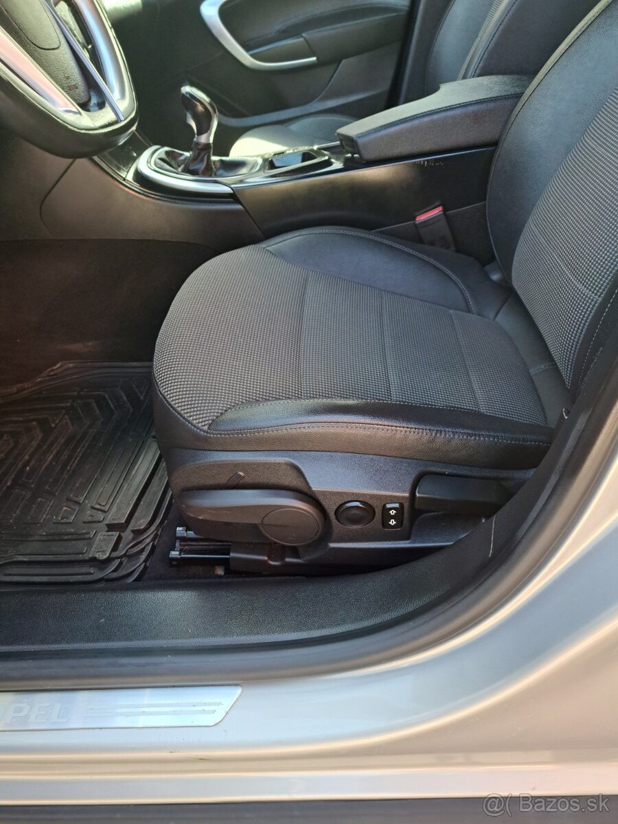 Predám opel Insignia Tour 1,8 103kw benzín opc rv2010 - 8