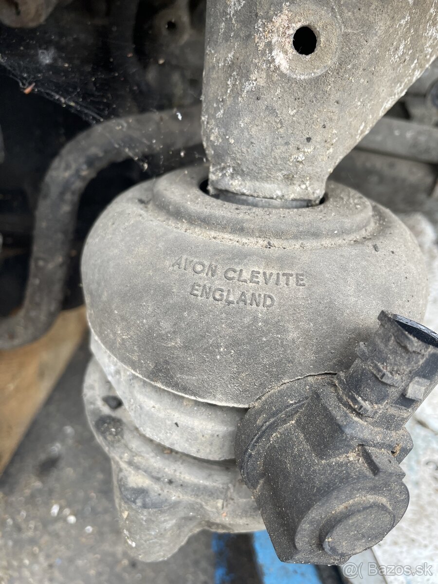 Predám alebo rozpredam motor V8 - 8