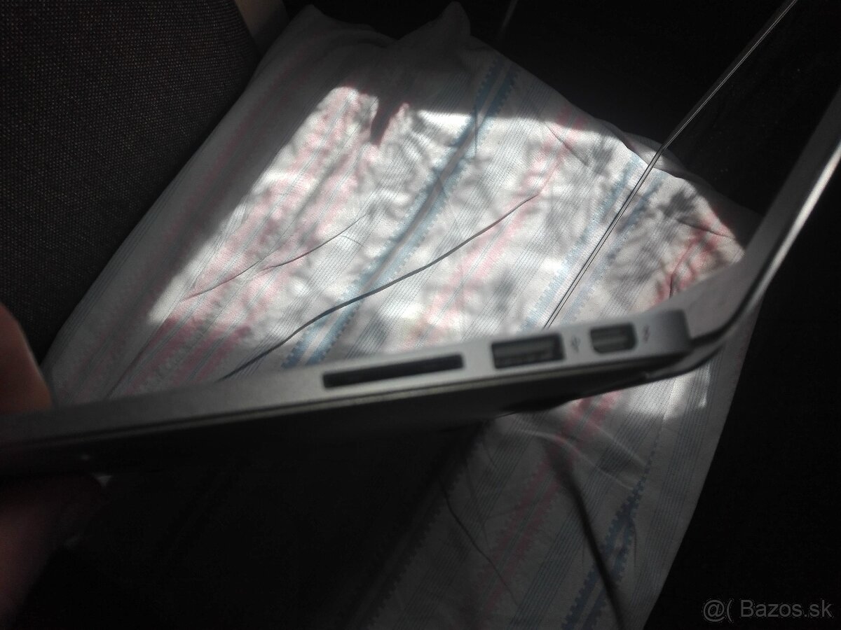 Apple MacBook Air.Mid 2011.A1369. EMC 2469. - 8