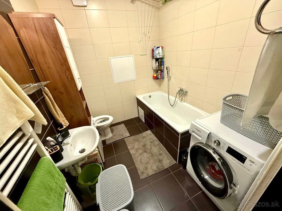 PRIESTRANNÝ 3-IZBOVÝ BYT (DISPOZIČNE PREROBENÝ NA 4-IZBOVÝ) - 8