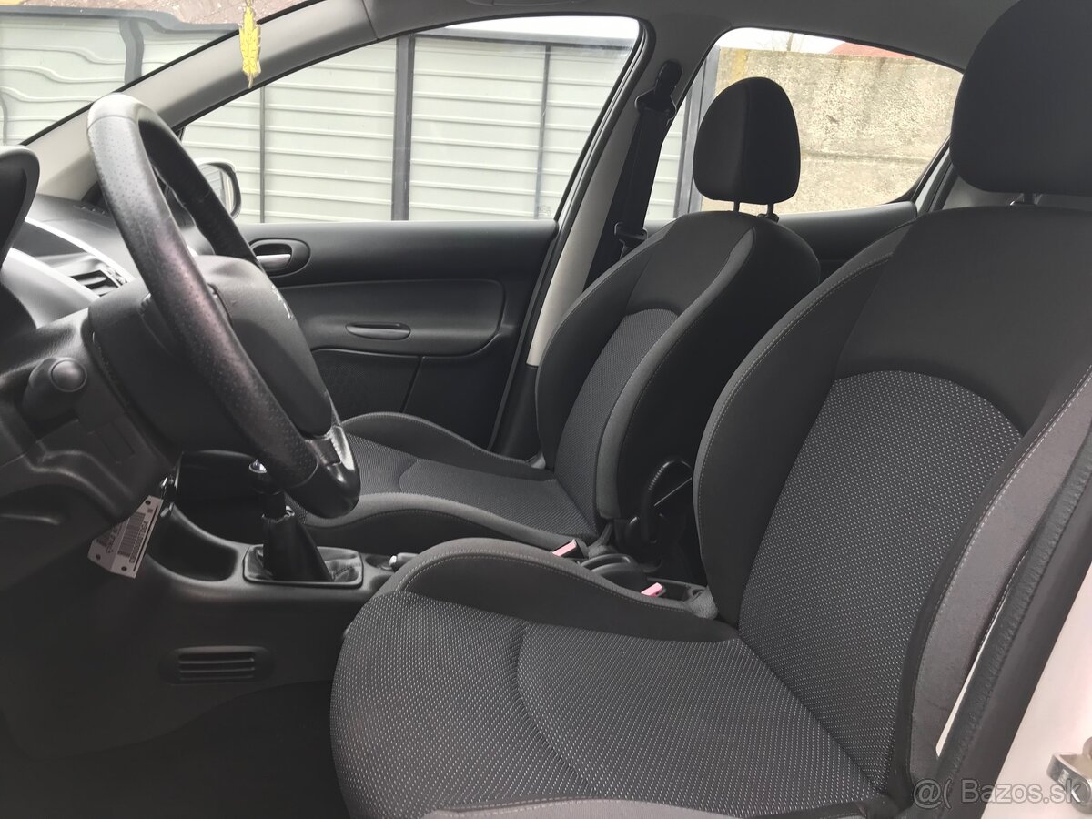 Peugeot 206+ 1.4 legend - 8