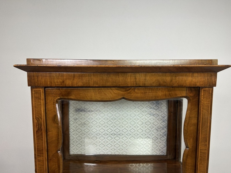 Rohová vitrína v Biedermeier štýle - 8