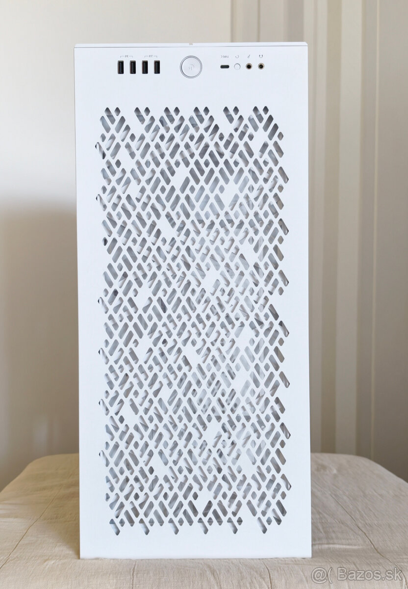Predám PC skrinku Fractal Design Define 7 White TG - 8