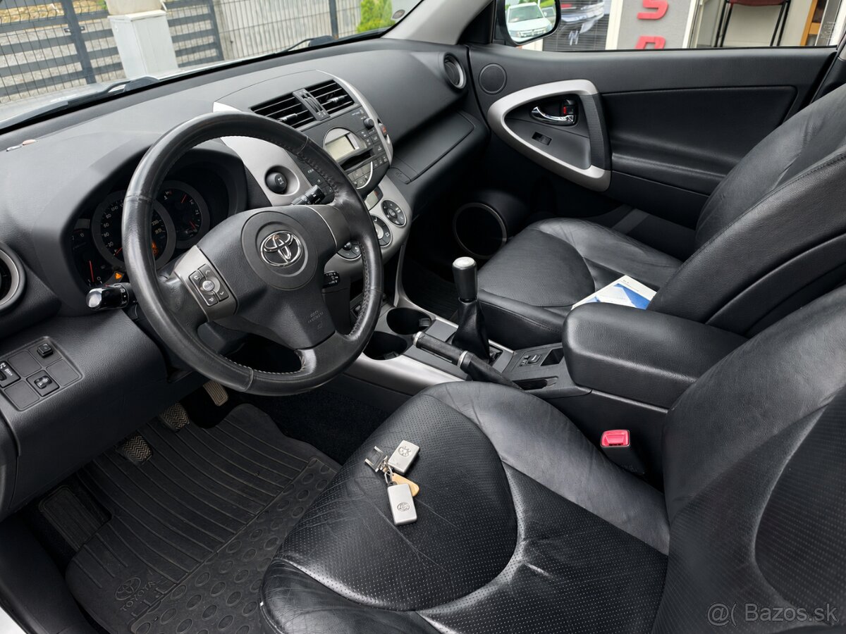 TOYOTA RAV4 2.0VVT-i 4WD - 8