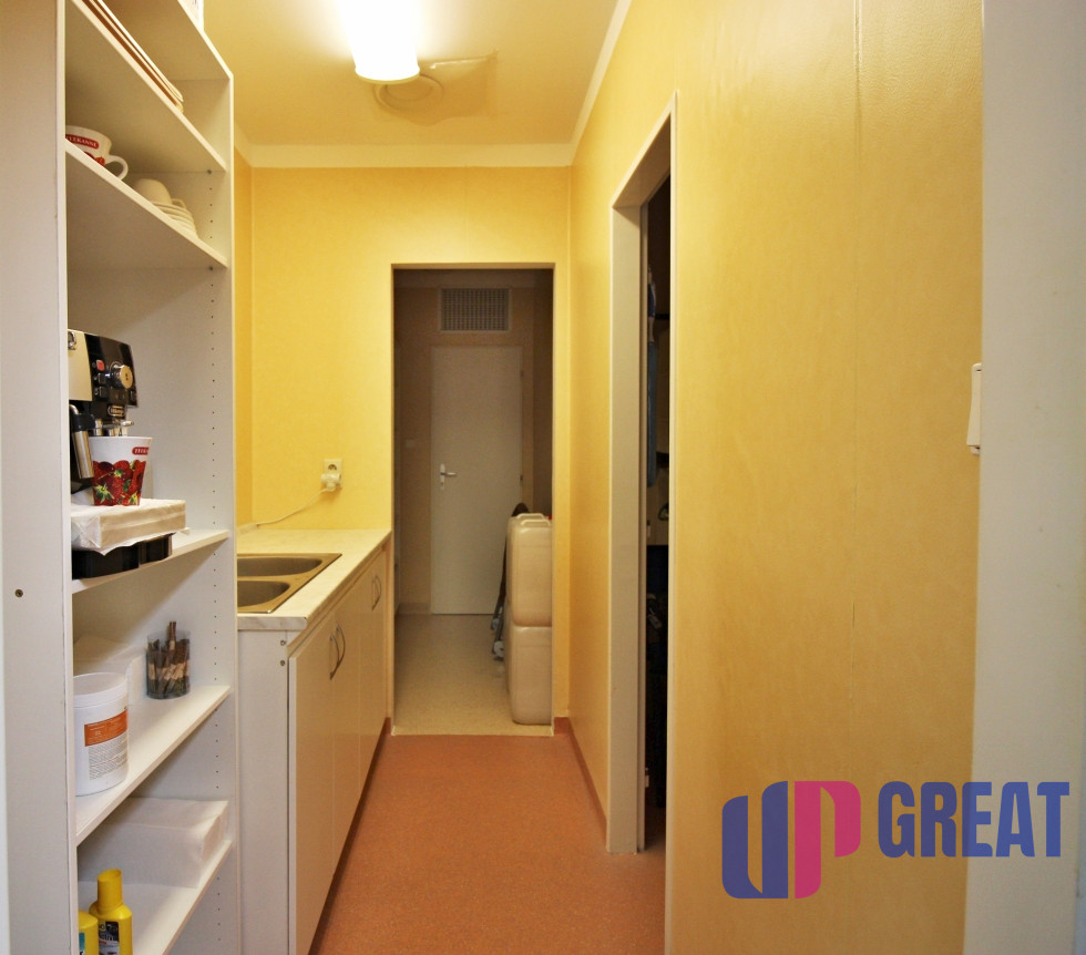 PRENÁJOM ambulancia/služby 44,10 m2, Piešťany, Winterova ul. - 8