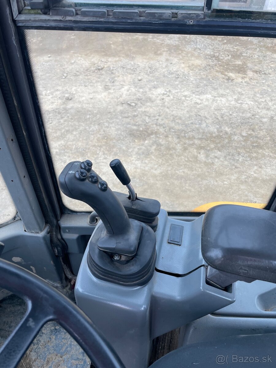 Kolesový nakladač Volvo L45 - 8